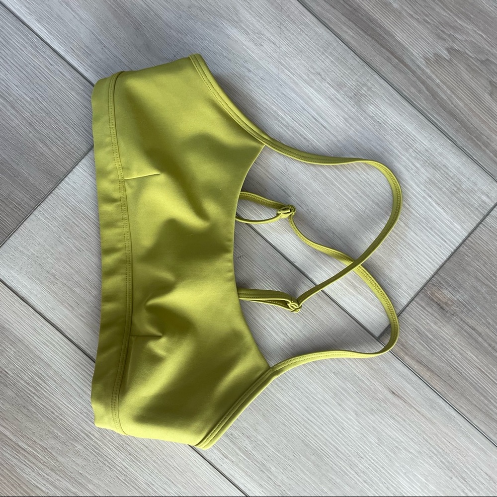 ALO YOGA air lift intrigue bra